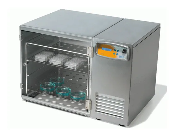 Digital Opaque cooled incubator IC10-OE