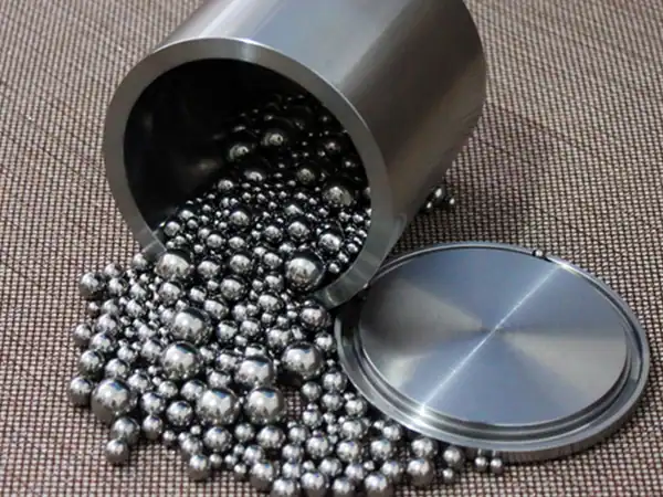 Stainless-steel grinding jar for a ball mill